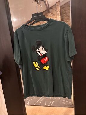 UNIQLO Mickey Stands UT Graphic T-shirt